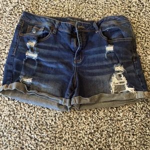 Cute Mairices shorts ❗️missing button❗️